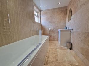 Koupelna v ubytování Stylish Little Bowden Retreat - Market Harborough + 31 fotografií