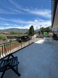 a bench on a patio with mountains in the background at La casa di fufy in Serino