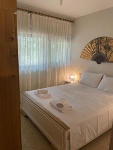 Кровать или кровати в номере Garden View home in Makri