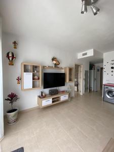 A television and/or entertainment centre at ÁTICO RILQUE, Apartamentos Independientes con Jacuzzi Privado y Terraza en Ronda