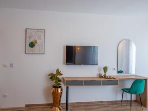 Televiisor ja/või meelelahutuskeskus majutusasutuses Cataleya Resort