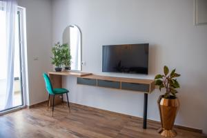Televiisor ja/või meelelahutuskeskus majutusasutuses Cataleya Resort