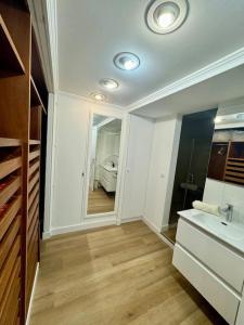 Φωτογραφία από το άλμπουμ του Appartement exception les pieds dans l'eau σε Èze