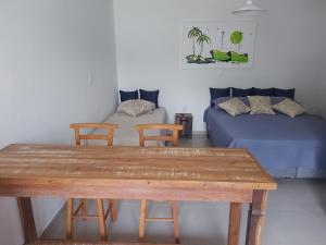 a room with a table and a bed and a couch at Pitaya Haus Lofts in Brusque