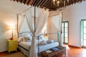 Postel nebo postele na pokoji v ubytování Hotel Boutique Molino del Arco
