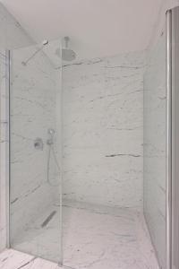 Koupelna v ubytování Bright Lovely Modern 2bd25 Condo Poolgym! #220