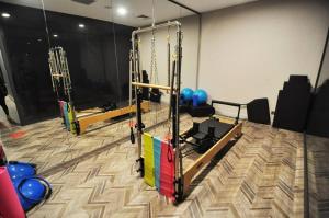 Fitness centrum a/nebo fitness zařízení v ubytování Bright Lovely Modern 2bd25 Condo Poolgym! #220
