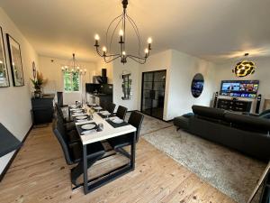a living room with a table and black chairs at Maison familiale en Périgord Dordogne in Saint-Astier