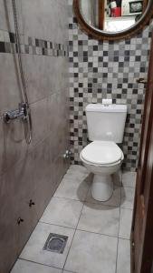 a bathroom with a toilet and a mirror at TSEliot Bed&Breakfast in Banfield +9 photos