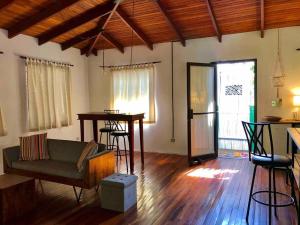 ภาพในคลังภาพของ Lofty, fully equipped apartment in the heart of Montezuma ในปุนตาเรนาส