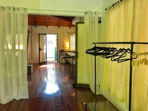 ภาพในคลังภาพของ Lofty, fully equipped apartment in the heart of Montezuma ในปุนตาเรนาส