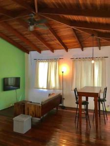 ภาพในคลังภาพของ Lofty, fully equipped apartment in the heart of Montezuma ในปุนตาเรนาส