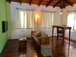ภาพในคลังภาพของ Lofty, fully equipped apartment in the heart of Montezuma ในปุนตาเรนาส