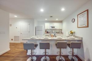 Dapur atau dapur kecil di Pet-Friendly LaBelle Apt, Close to River! +20 gambar