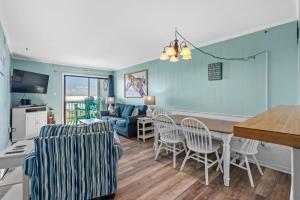 Η κουζίνα ή μικρή κουζίνα στο Chateau By the Sea Oceanfront Unit H2