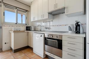 Η κουζίνα ή μικρή κουζίνα στο Hauzify I Apartament Colón 2B