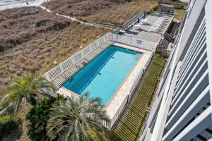 Πισίνα στο ή κοντά στο Chateau By the Sea Cozy Oceanfront Unit B3