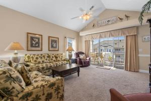 Χώρος καθιστικού στο Tupelo Bay Golf Villa Serene Unit 1211 +34 φωτογραφίες