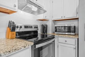 Η κουζίνα ή μικρή κουζίνα στο Myrtle Beach Resort Oceanfront Unit B129