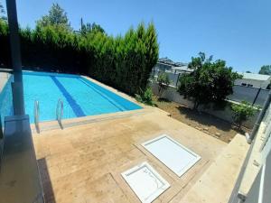 Πισίνα στο ή κοντά στο Müstakil bahçe ve havuzlu villa