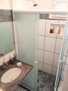 a bathroom with a sink and a shower at Apartamento kite surfe Cumbuco Tabuba in Caucaia