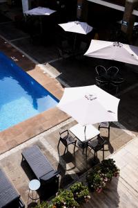Bazén v ubytování Hotel Tres Soles nebo v jeho okolí