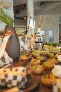 Makanan di atau berdekatan hotel