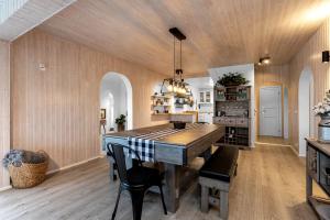 Mynd úr myndasafni af 3BR Spacious Cottage with Geothermal HotTub & Stunning View í Laugarási