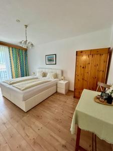 Cama o camas de una habitación en Strandhotel Prinz