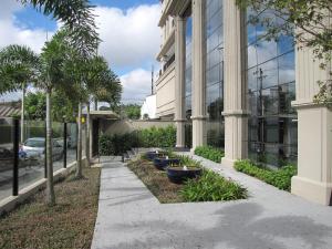 a row of plants in front of a building at RCM Vilas - Apartamento 505 in Joinville