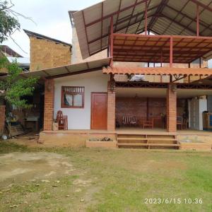 a house is being built with a roof at casa de campo dentro de la ciudad in Chachapoyas