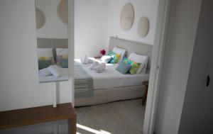 Postel nebo postele na pokoji v ubytování Aurora - Rooms & Suites - Spetses