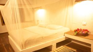 a white bed in a room with a table at Casa Mul-Kala - Palomino - Guajira in Palomino +10 photos