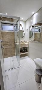 Phòng tắm tại Chalé Vale do Bosque