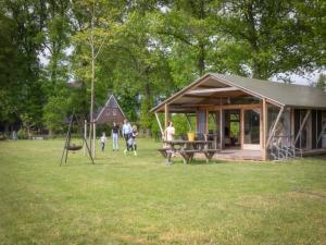 Gallery image of Luxury Lodge in Reesprong with Garden Fire Pit in Buurse