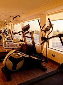Fitness centrum a/nebo fitness zařízení v ubytování Royal Cruise Aswan to Luxor 3 Night Included Abo Simbel