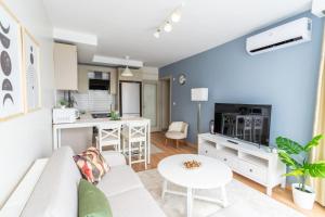 Kuchyň nebo kuchyňský kout v ubytování Modern Stylish 2br Apt, Near Eyp Sultan Mosque