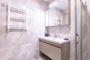 Koupelna v ubytování Modern Stylish 2br Apt, Near Eyp Sultan Mosque