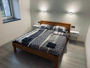 Una cama o camas en una habitación de Livan Apartment