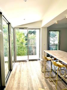 Μπαλκόνι ή βεράντα στο Appartement avec jardin privé à 2min de la plage