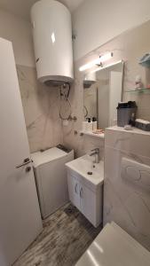 A bathroom at Lux D2 Divčibare Még 12 kép