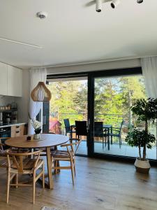 Posezení v ubytování Hevenia Pogorzelica - Szum Morza Apartment-Sunny Side Baltic