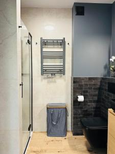 Koupelna v ubytování Hevenia Pogorzelica - Szum Morza Apartment-Sunny Side Baltic