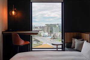 Hotel Metropolitan Tokyo Haneda客房内的一张或多张床位