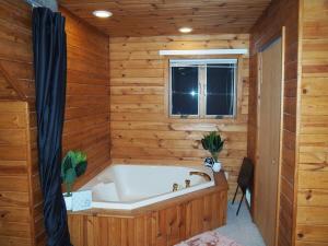 Ένα μπάνιο στο Northern Blessings - Large, Private, And Comfy! +40 φωτογραφίες