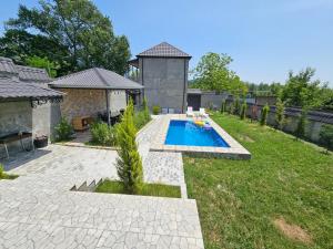 Bassein majutusasutuses Aframe Heating pool FrD või selle lähedal