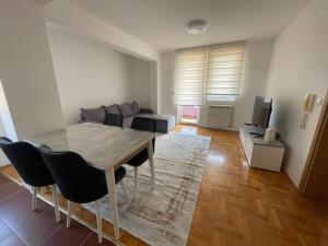 Μια τηλεόραση ή/και κέντρο ψυχαγωγίας στο Apartman Ady 2