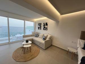 Posezení v ubytování Apartamento Callao Salvaje en el mar con wifi
