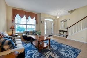 Khu vực ghế ngồi tại Large Pool Home in Windsor Hills