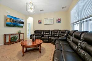 Khu vực ghế ngồi tại Large Pool Home in Windsor Hills